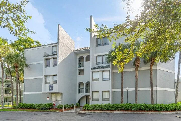 Presidential Golfview Condo