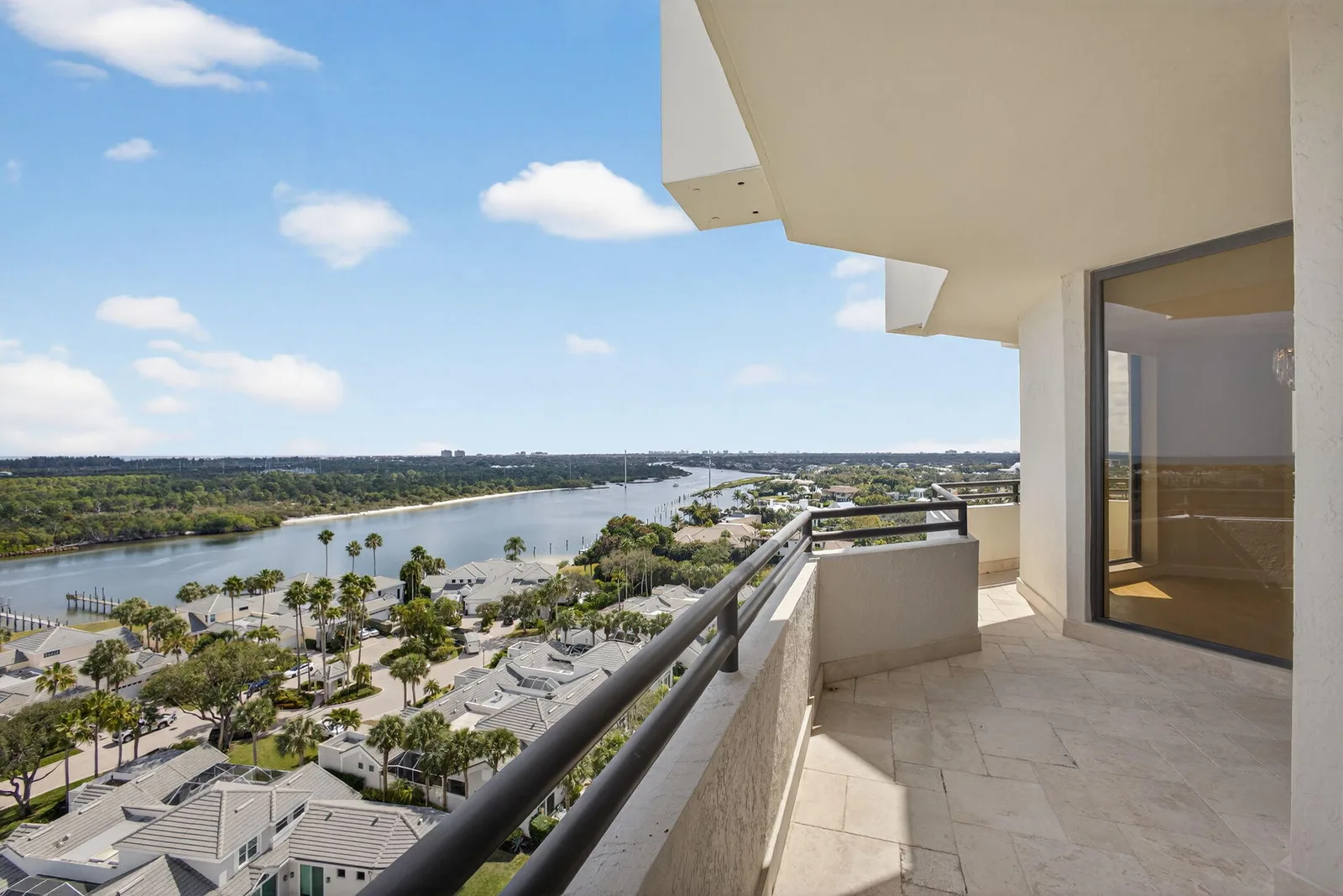 Southporte One At Jonathans Landing Condo