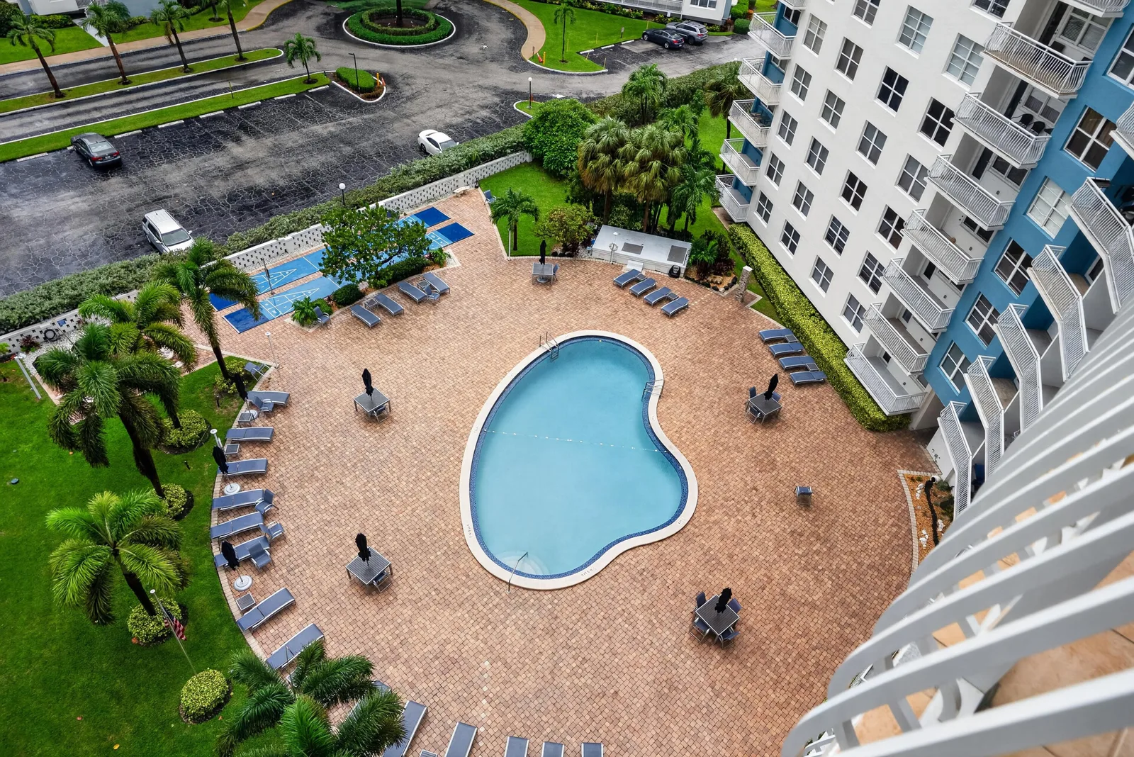 Nassau House Condominium