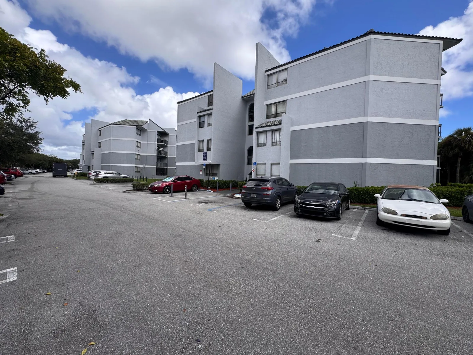 Presidential Golfview Condo