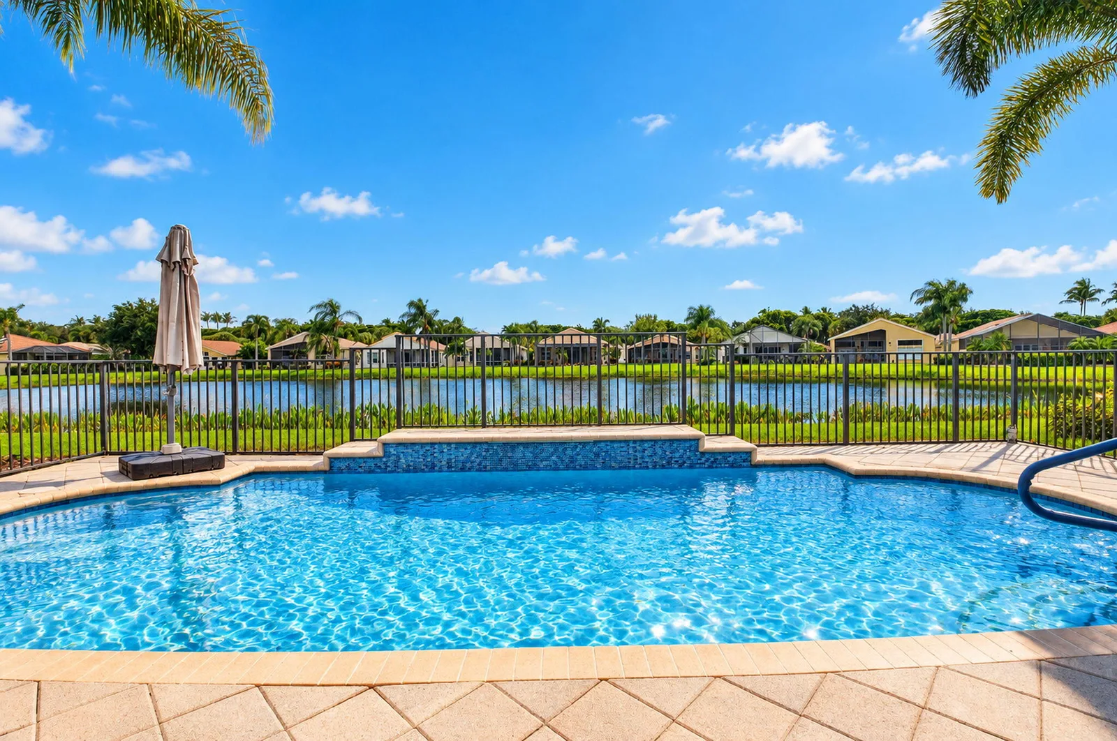Valencia Pointe
