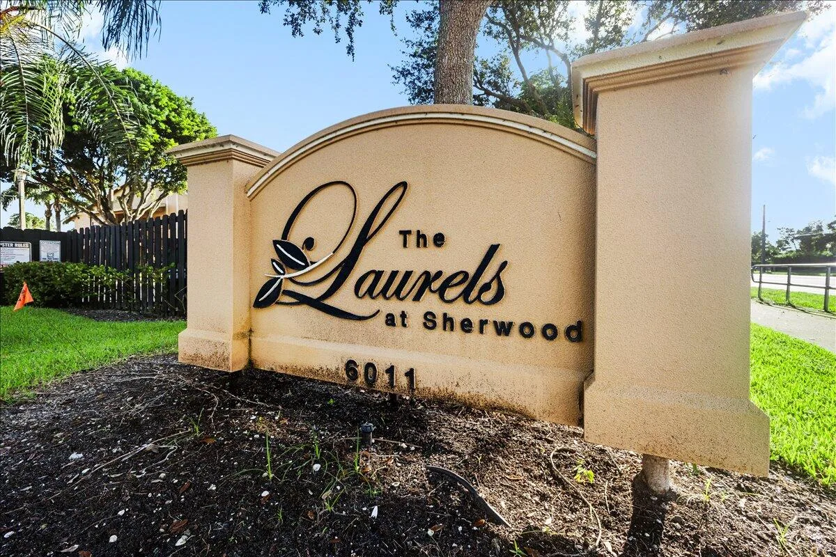 Laurels At Sherwood Condo