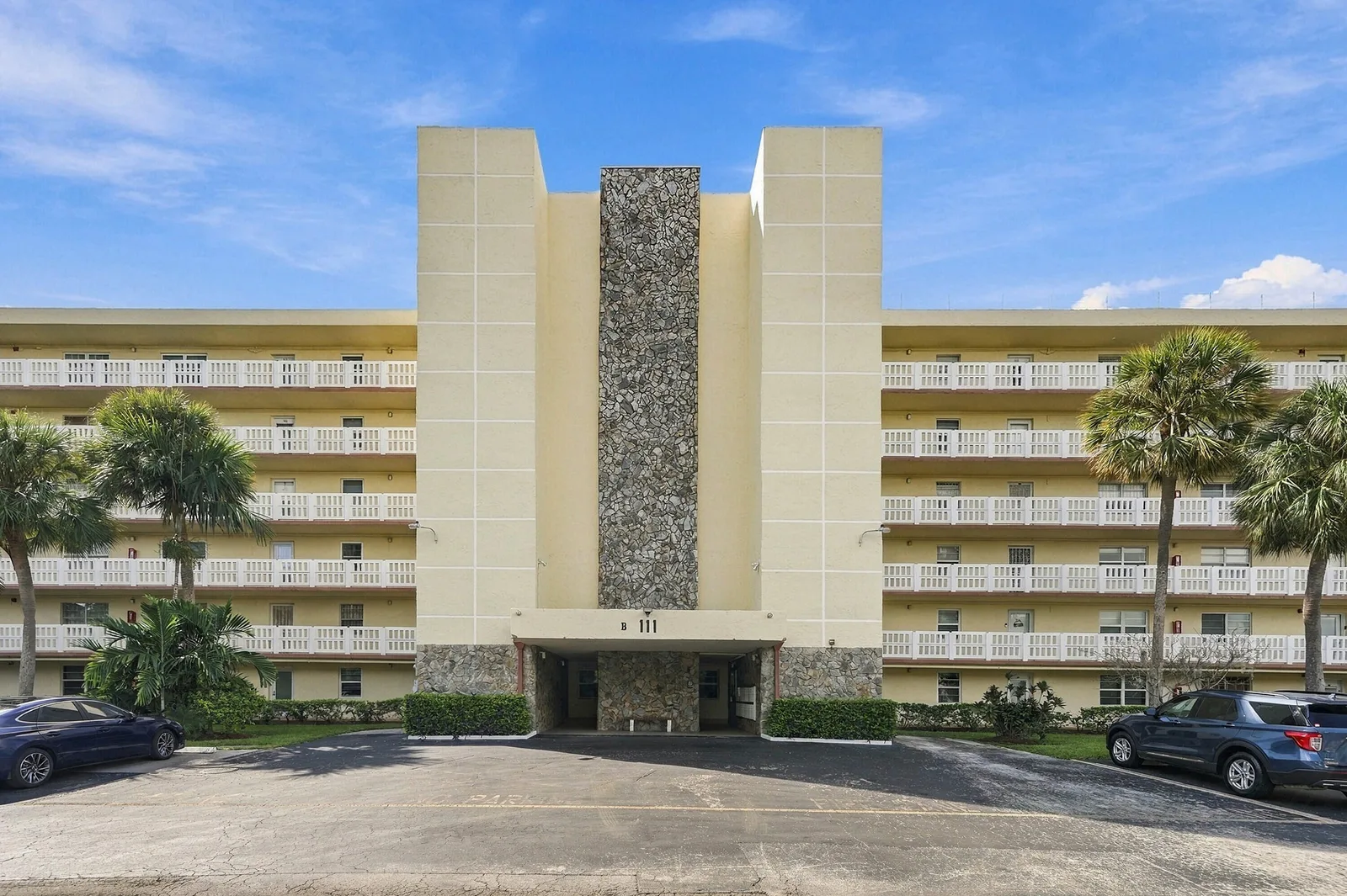 Meadowbrook Lakes View Condo