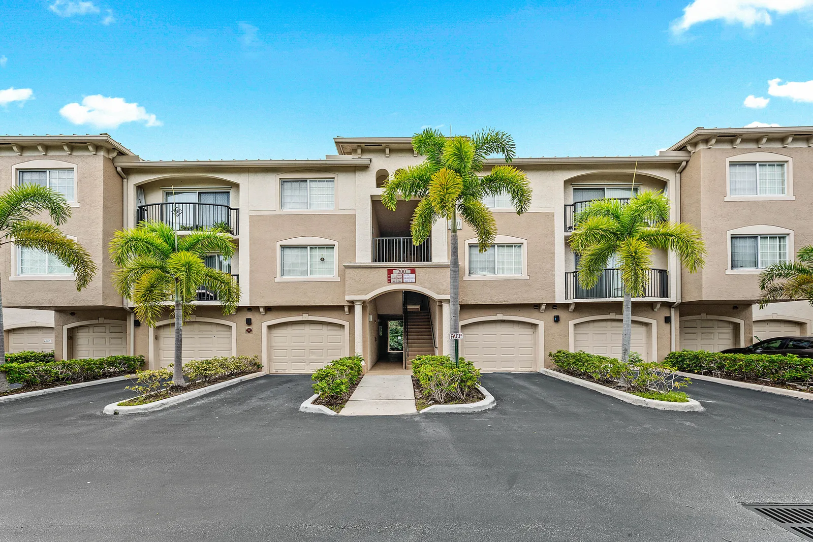 Grand View At Crestwood Condo