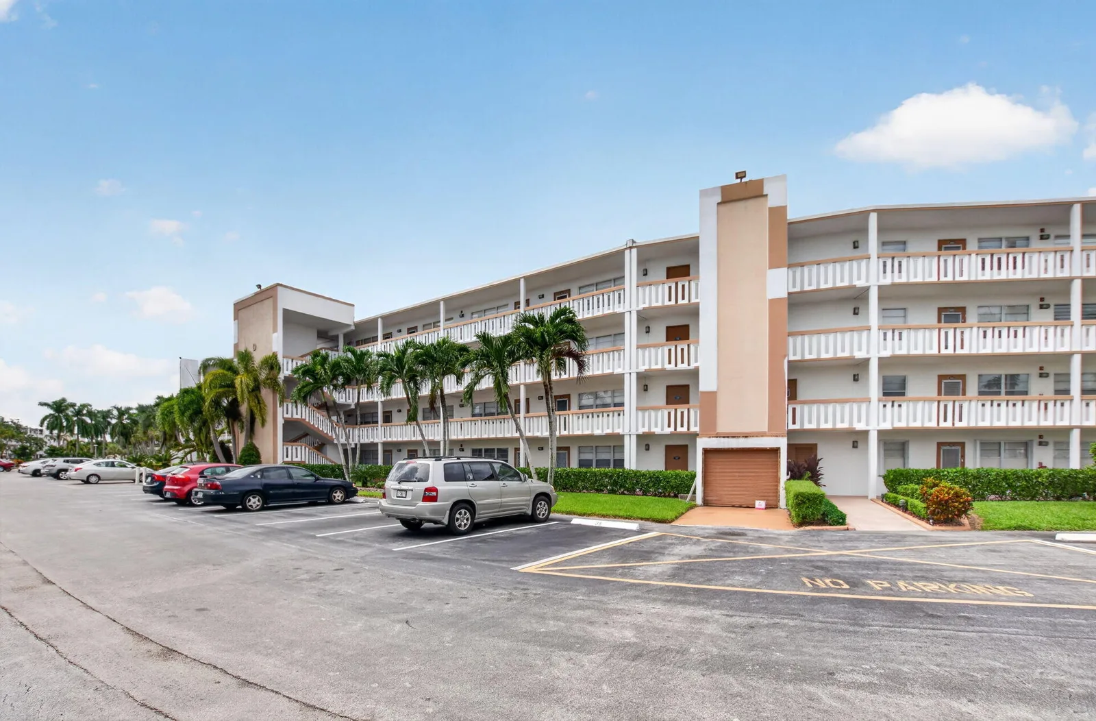 Cornwall At Century Village Condo
