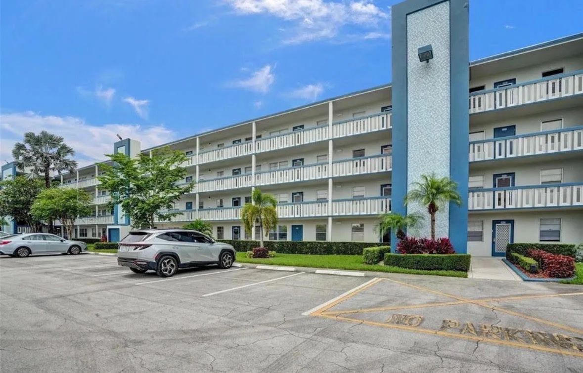 Lincoln At Century Village Condo