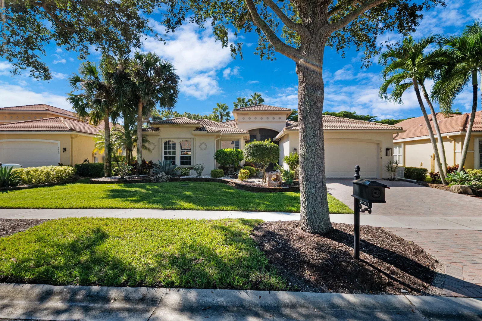 Valencia Shores
