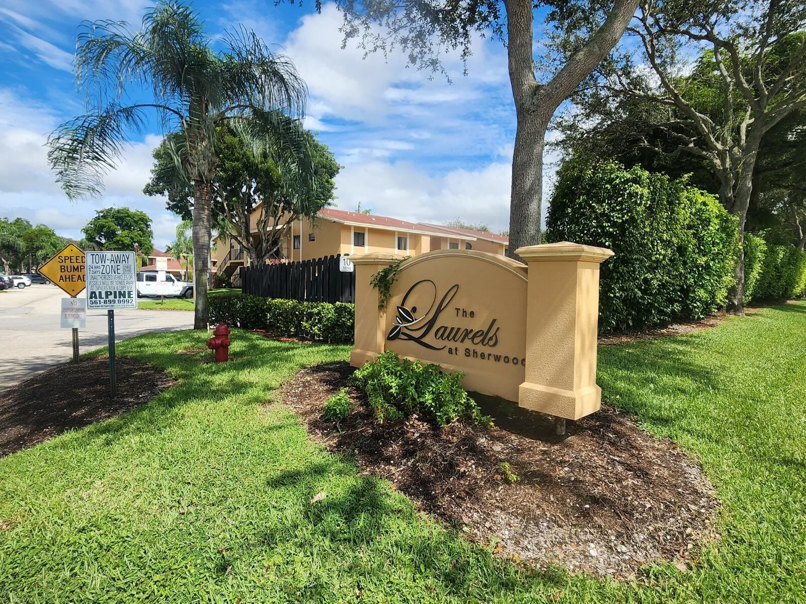Laurels At Sherwood Condo