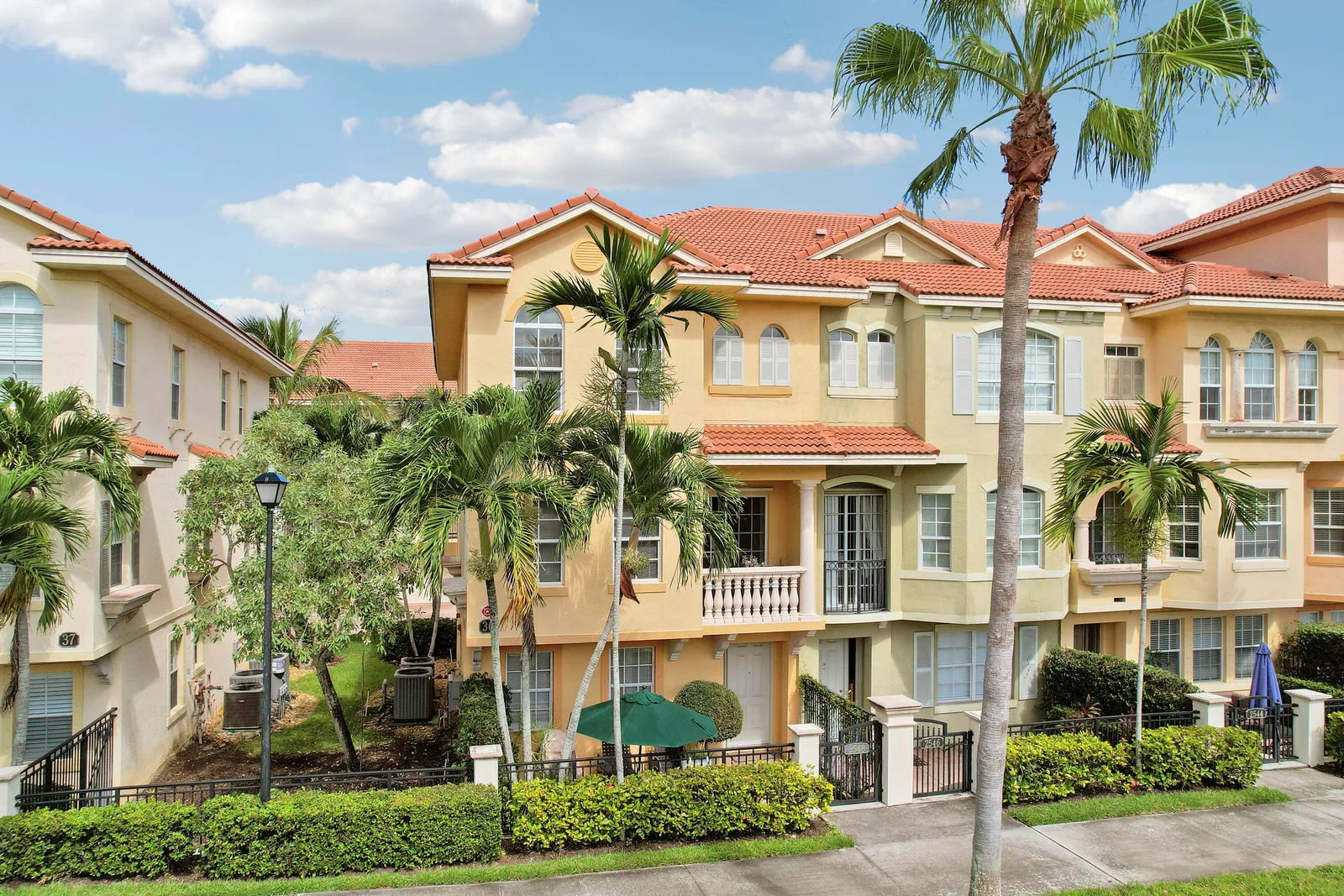 Harbour Oaks