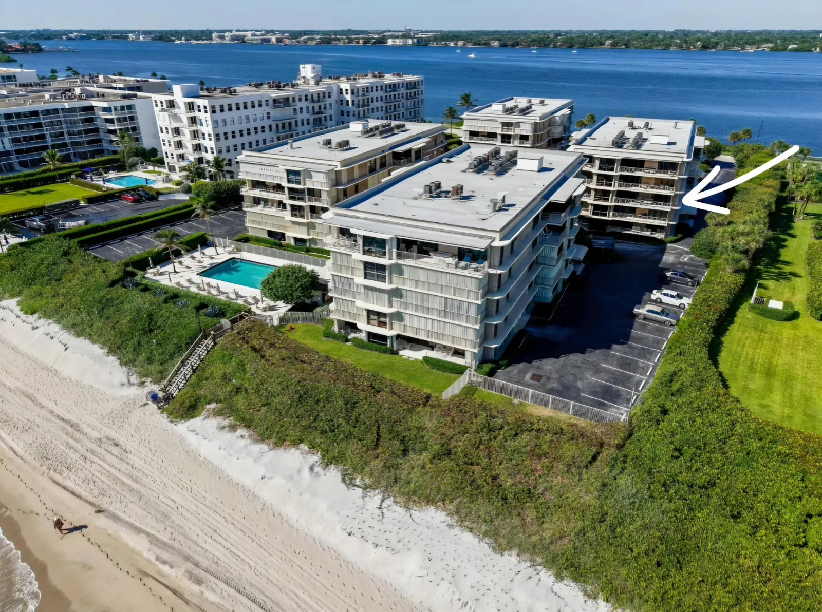 Thirty Two Hundred Condo