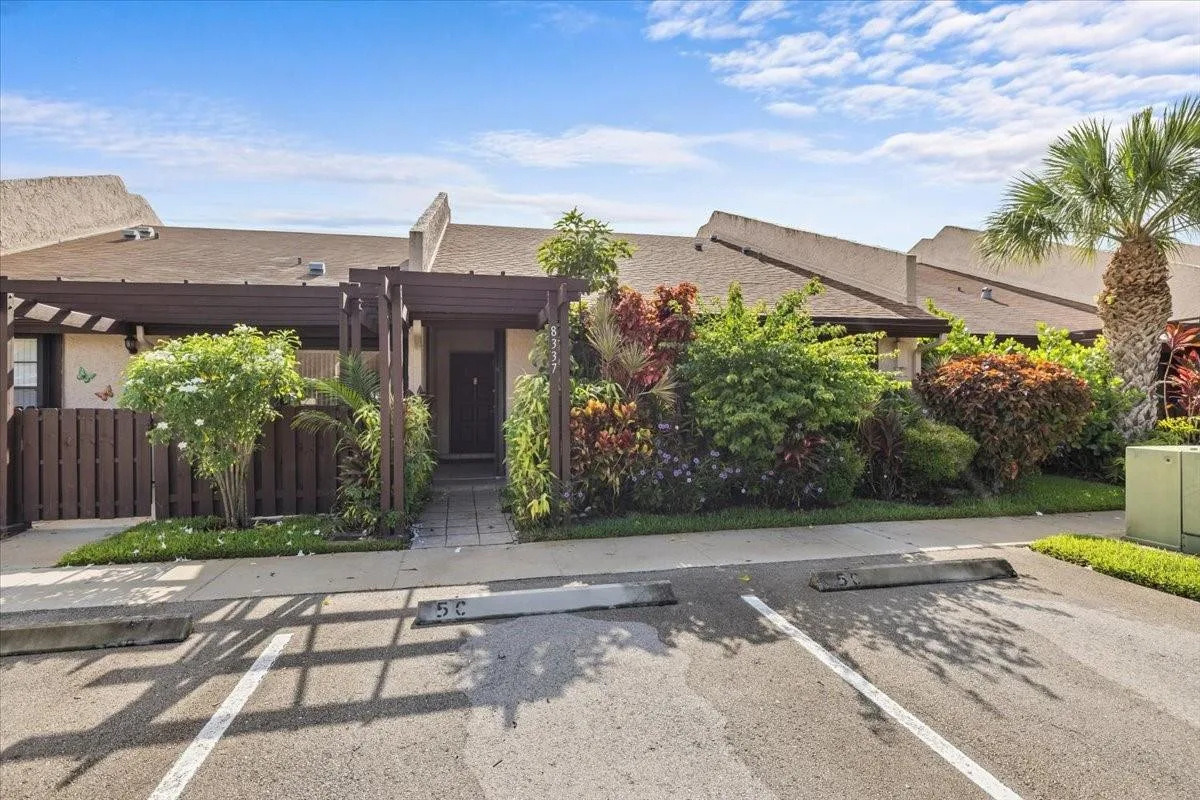 Mapleleaf Patio Villas At