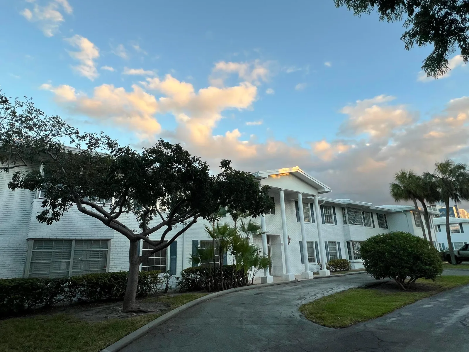 Imperial Point Colonnades Condo
