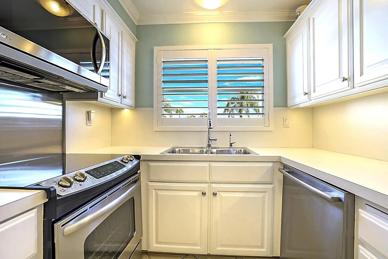 Harbour East House Condo