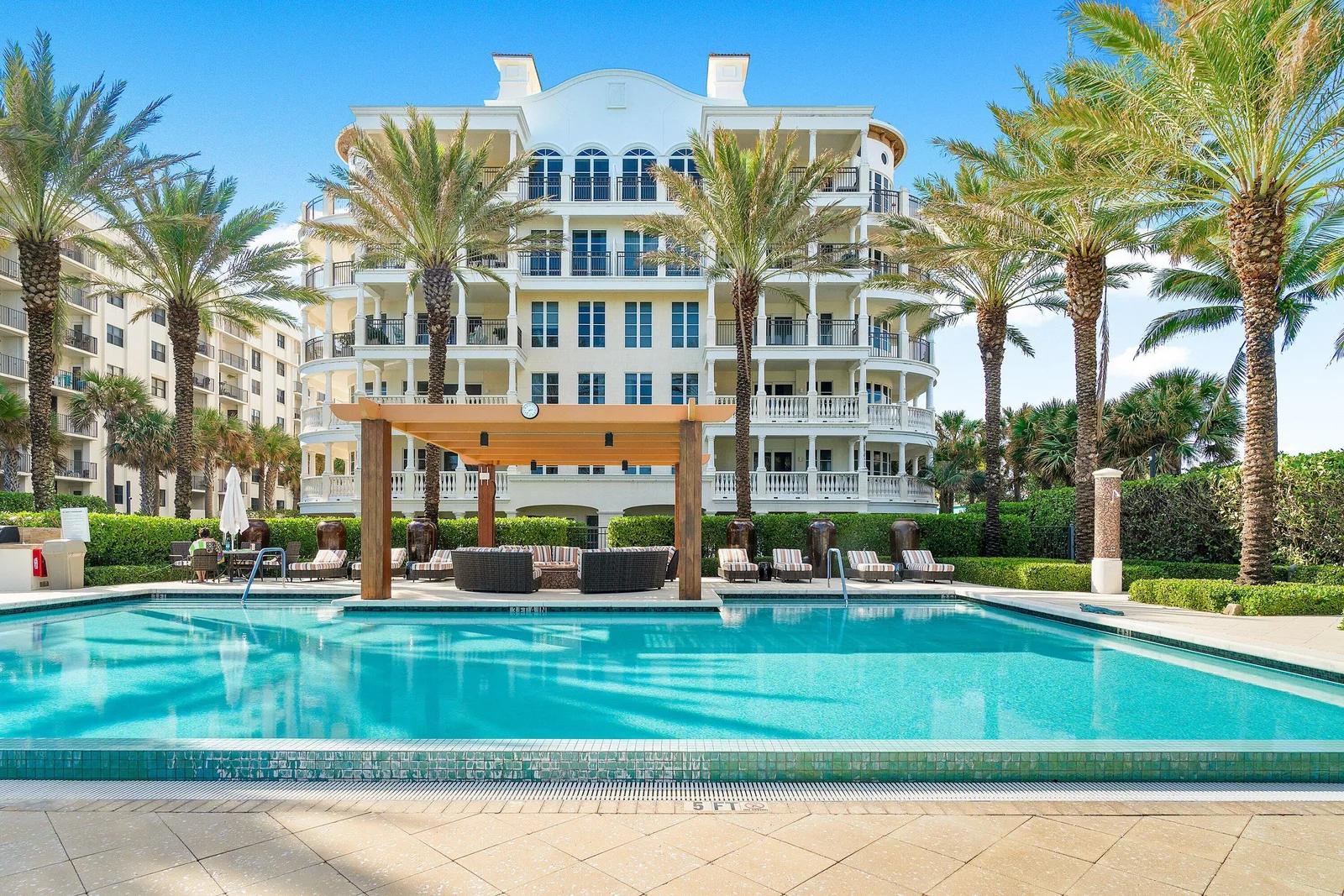 Dolce Vita Condo