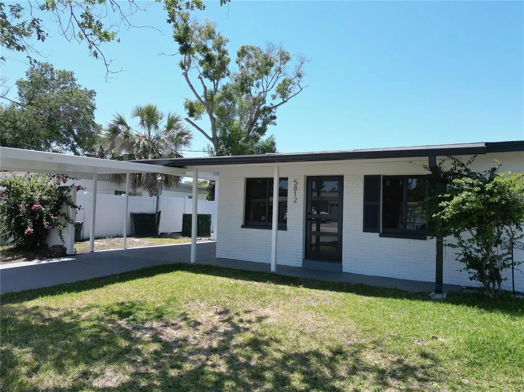 Lake Crest Manor