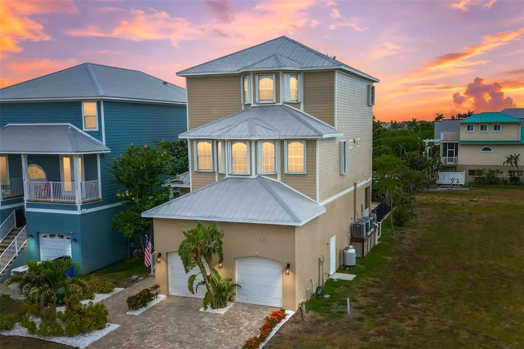 Apollo Key Village