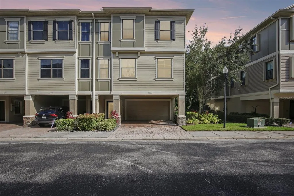 Townhomes At Pelican Pointe
