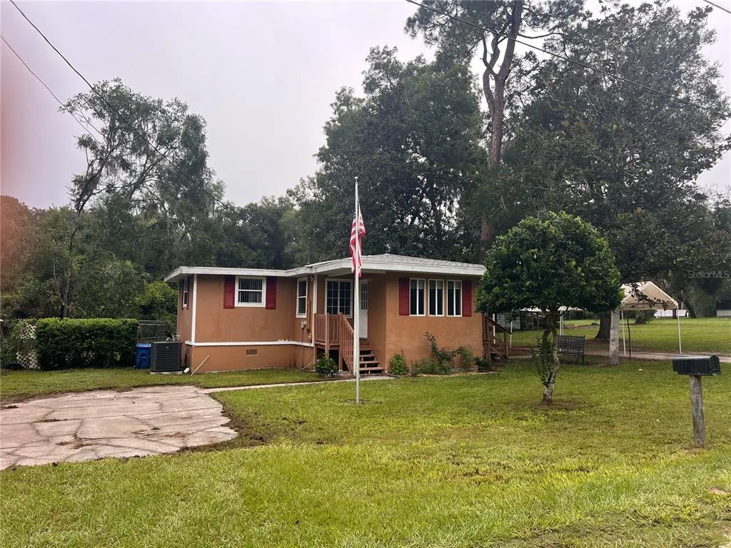 River Lakes Manor