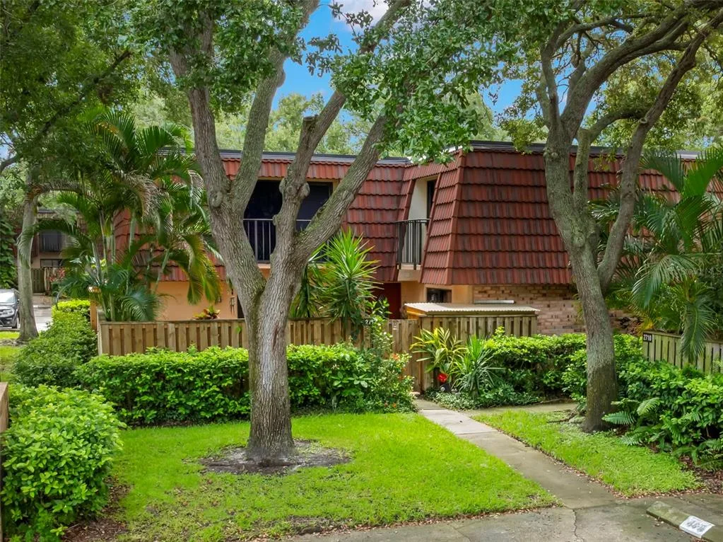 Wedge Wood Of Palm Harbor