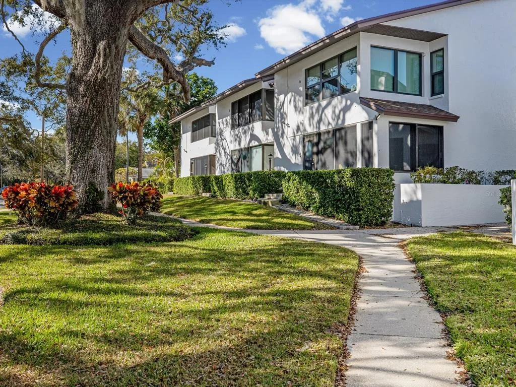Lovers Oak Condo