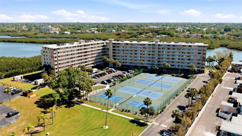 Bay Shores Yacht & Tennis Club