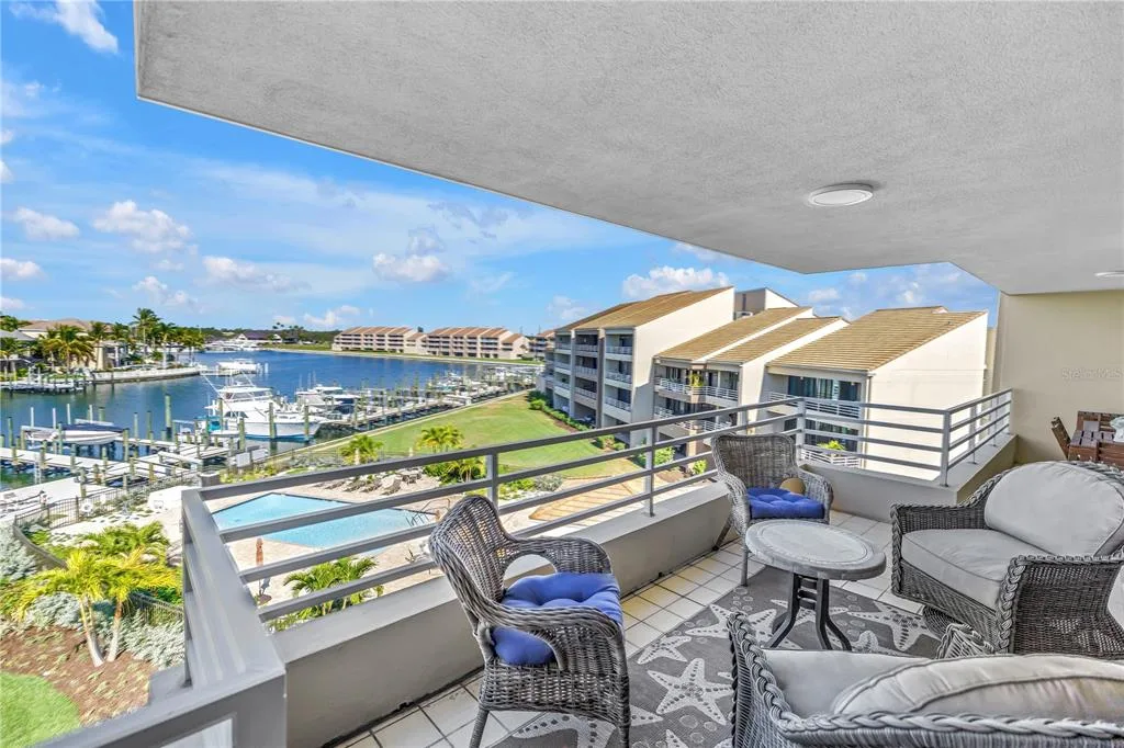 Kipps Colony At Pasadena Yacht/cntry Club