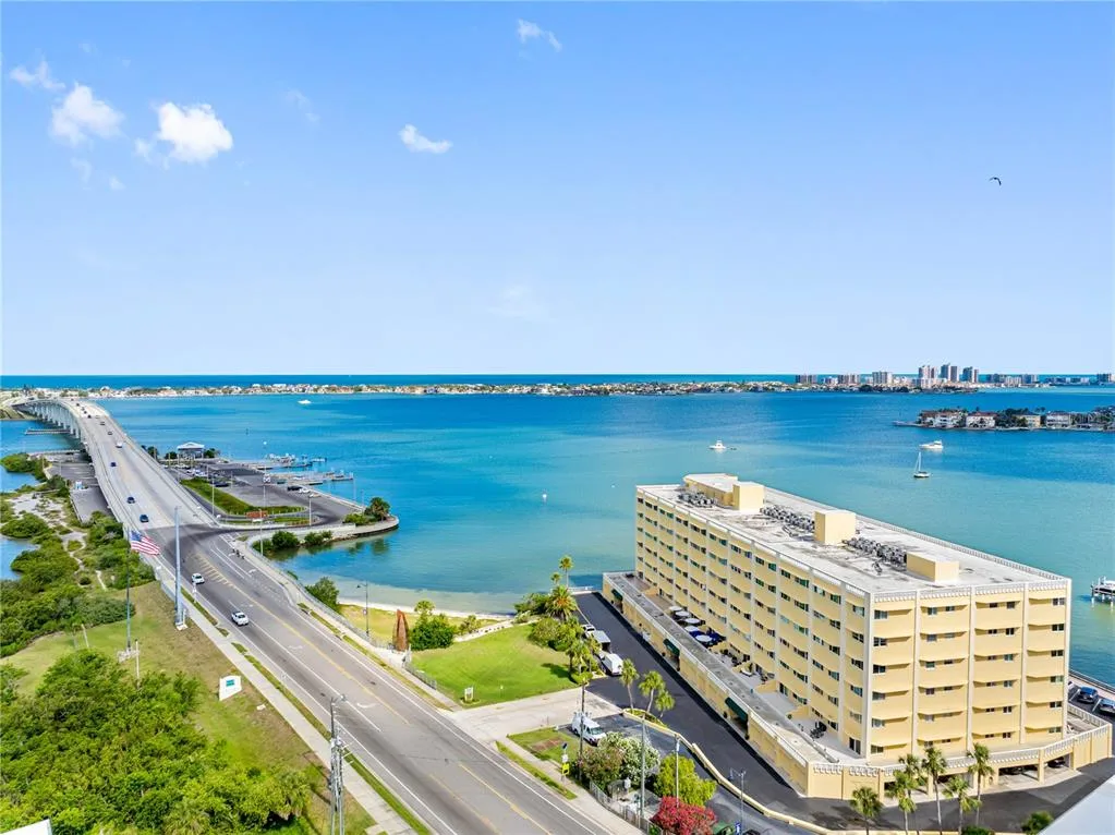 Harbour Club Condo