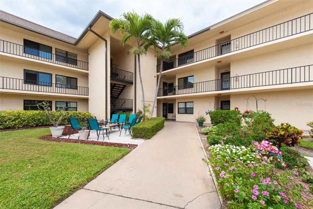 Villas De Golf Condo