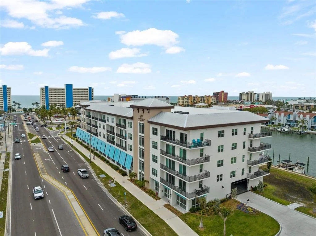 Harbor At Town Center Condo