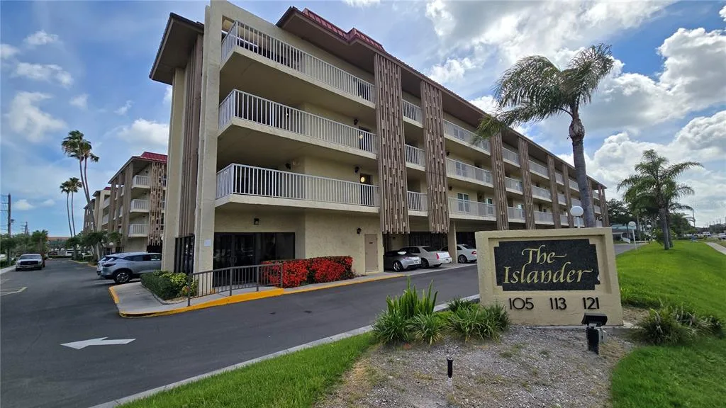 Islander The Condo