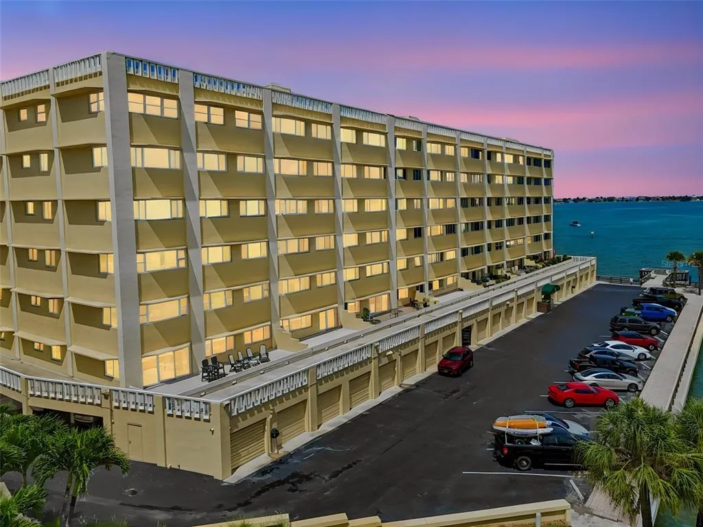 Harbour Club Condo