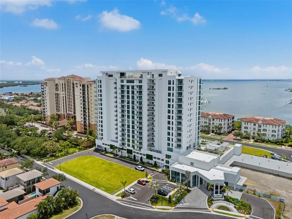 Westshore Yacht Club, Aqua Tower