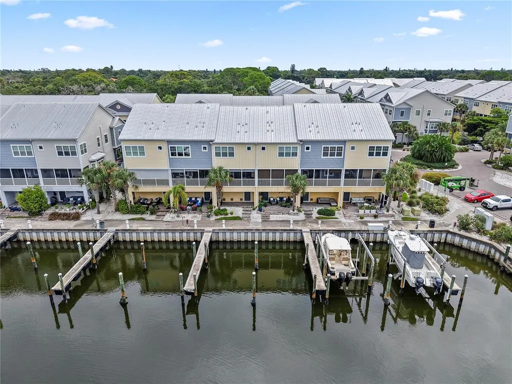 Cove At Loggerhead Marina