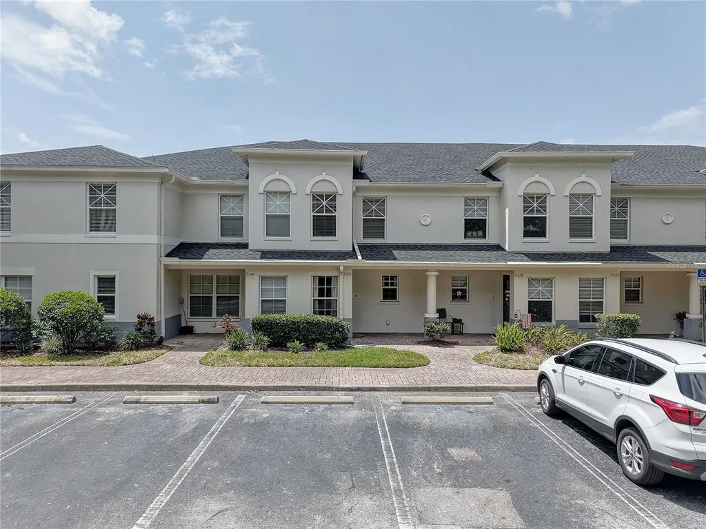 Charleston Place Twnhms