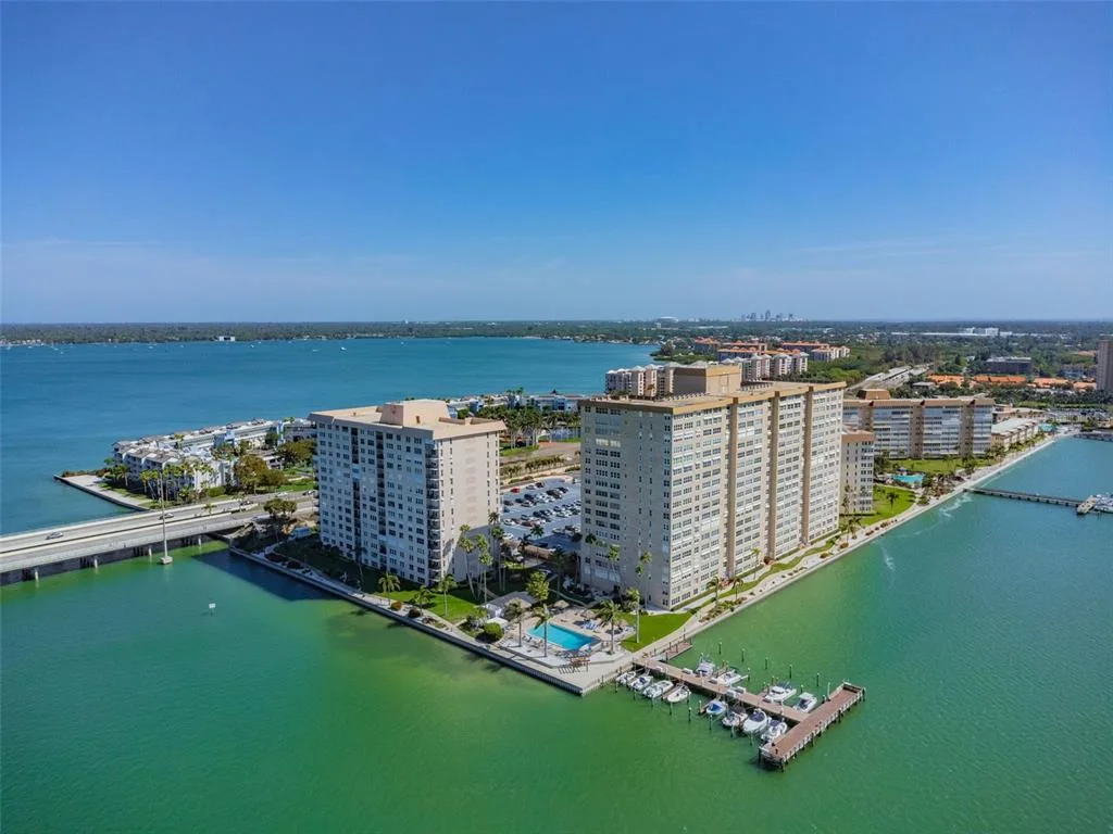 Bayway Isles Point Brittany Four