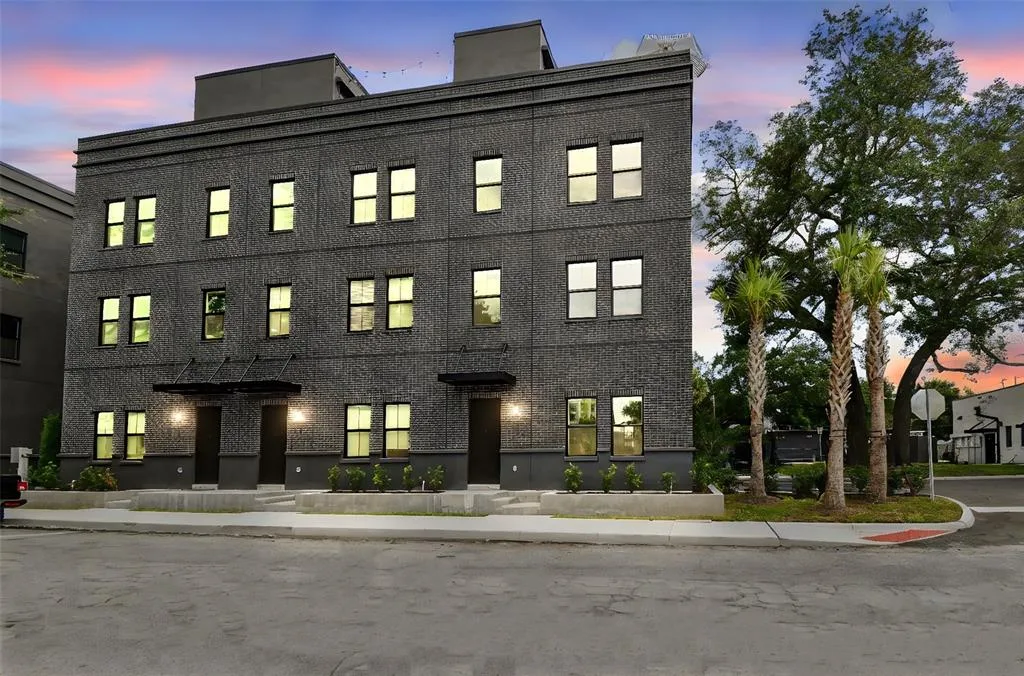 Canvas Tpa Townhomes