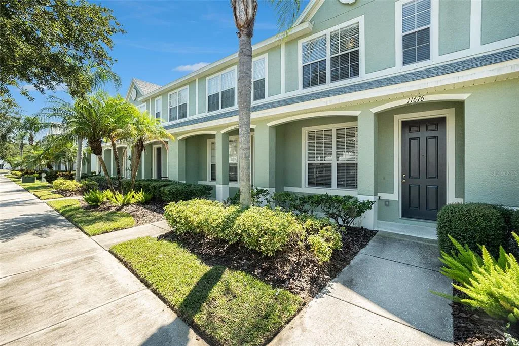Townhomes Of Bay Port Colony