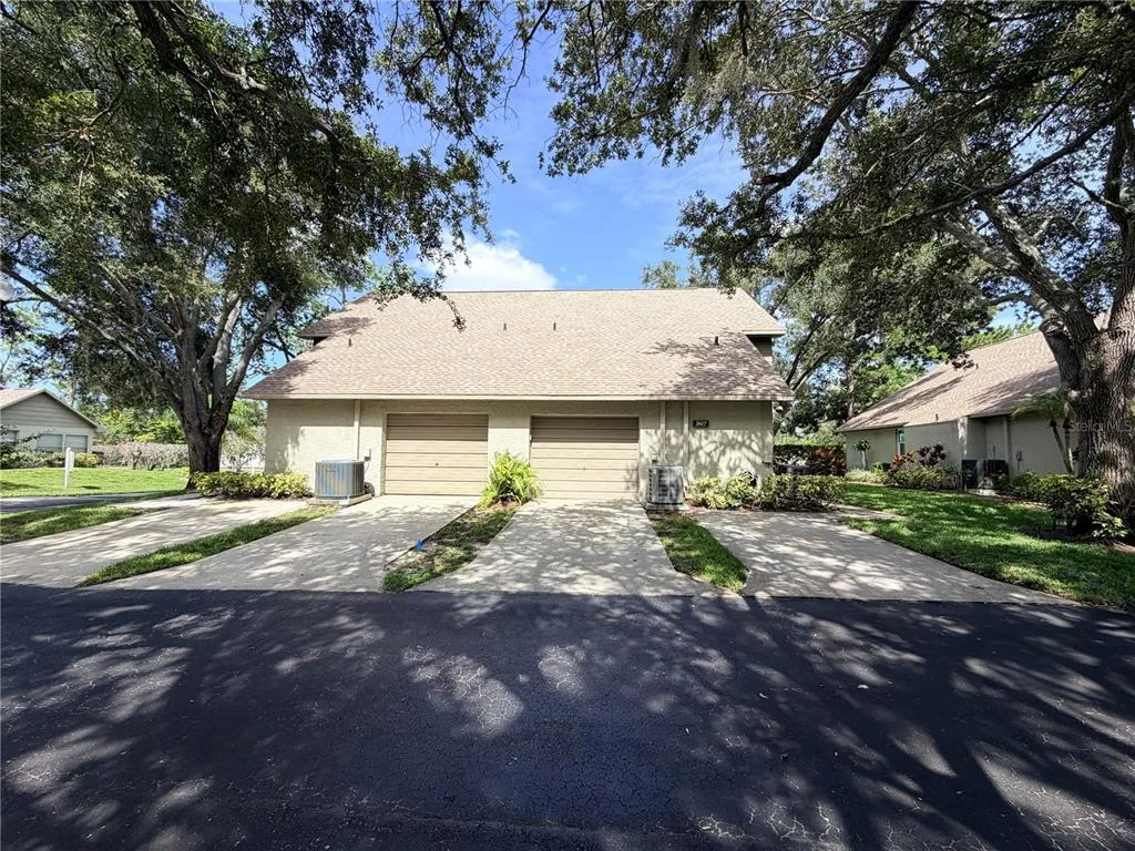 Chateaux Woods Condo