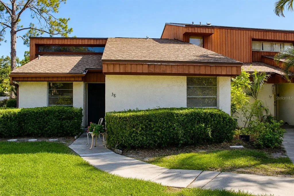 Woodlake 1 Condo