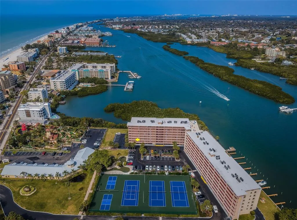 Bay Shores Yacht & Tennis Club