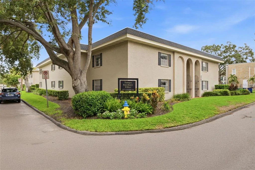 Tampa Bayshore Villas Condomin