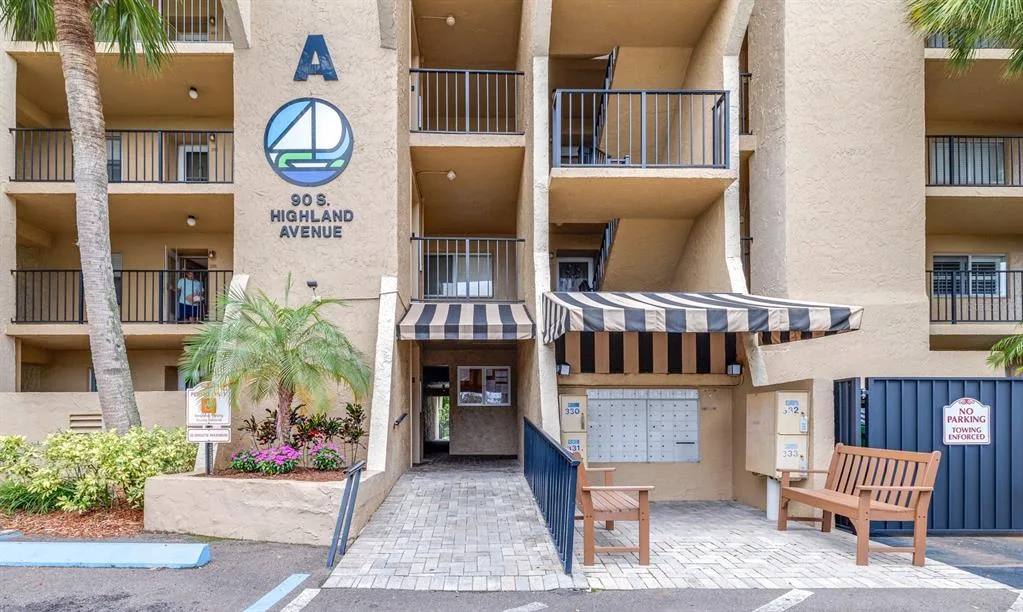 Lake Tarpon Sail & Tennis Club