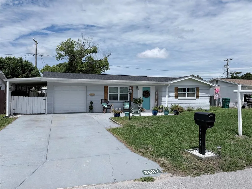 Colonial Manor