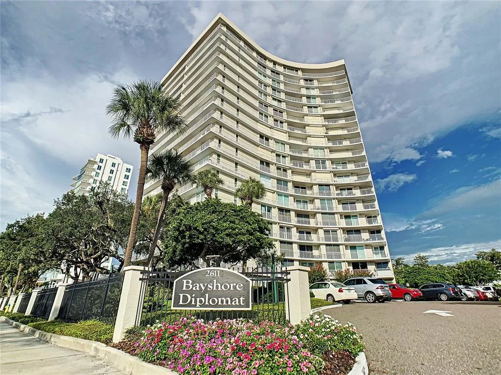 Bayshore Diplomat A Condominiu