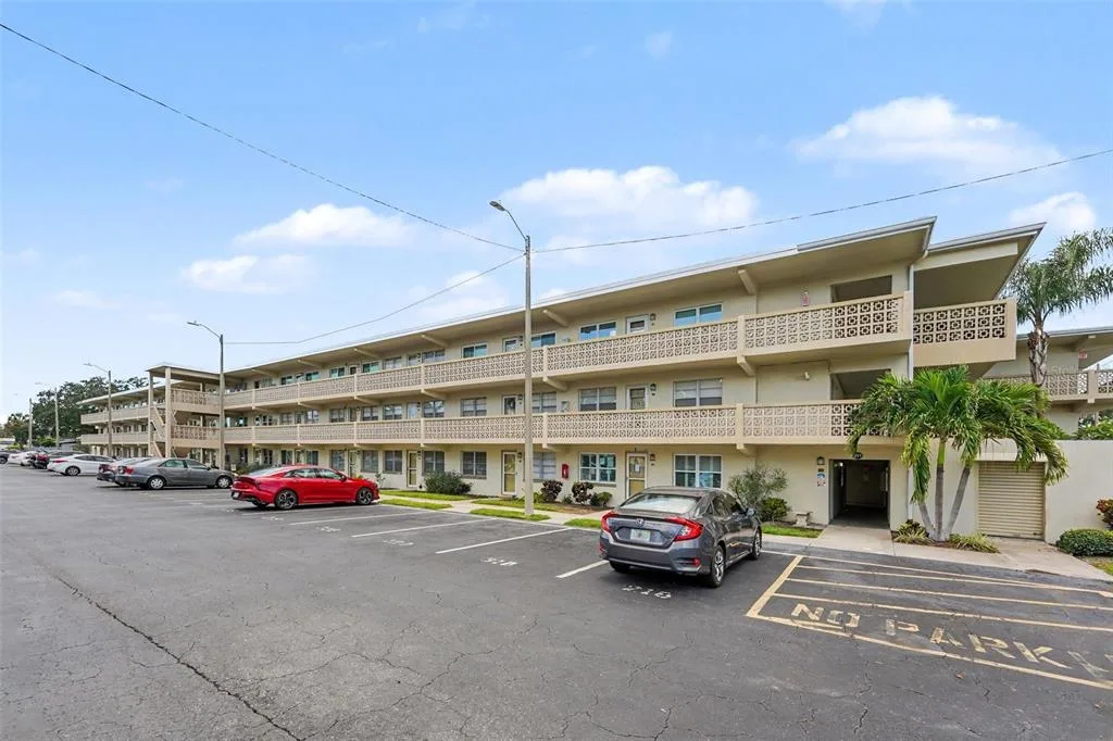 Gateway Square Apts