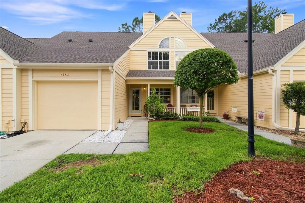 Pine Grove Condo At Bloo