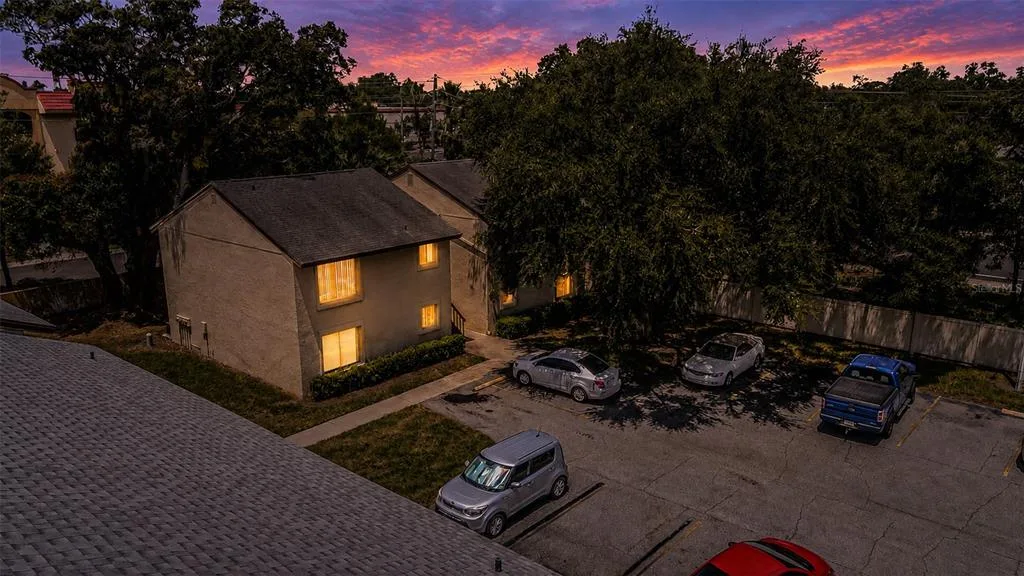 Woodside Village Condo