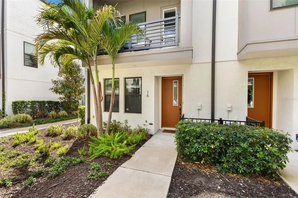 Westshore Village Twnhms