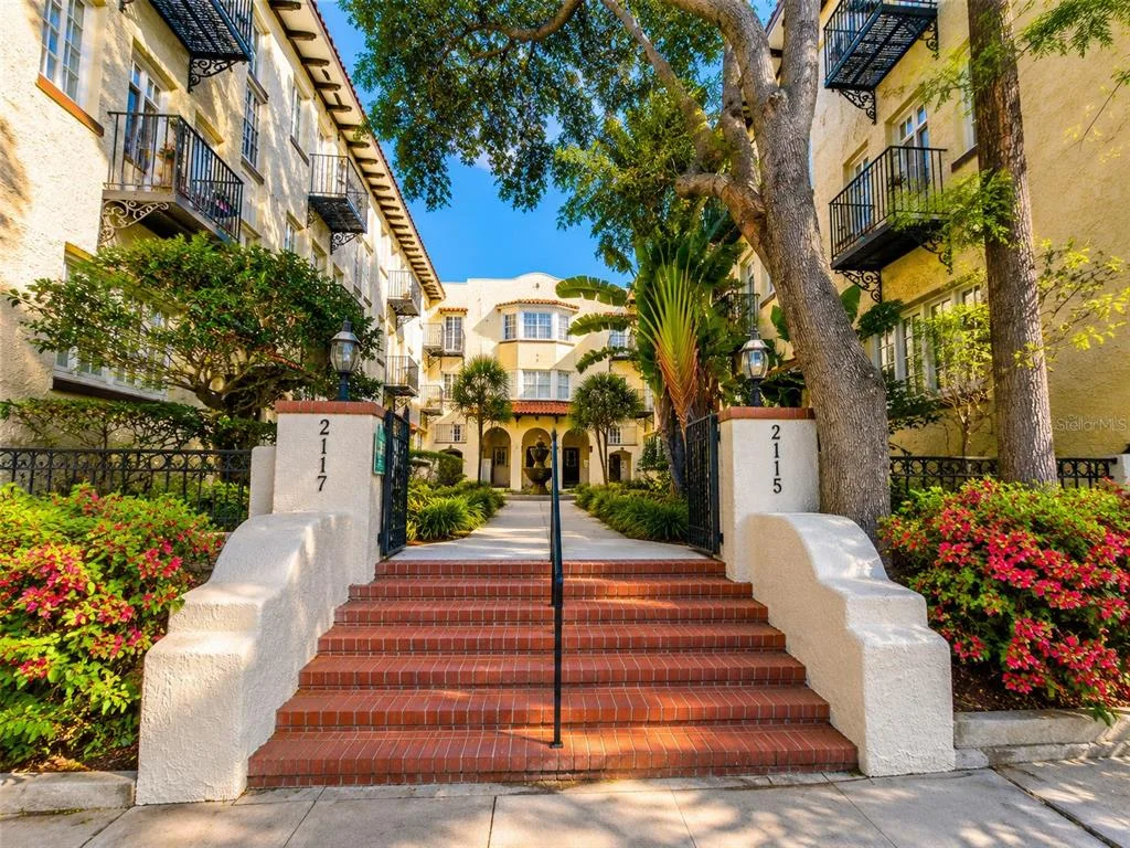 Melrose Landing Condo
