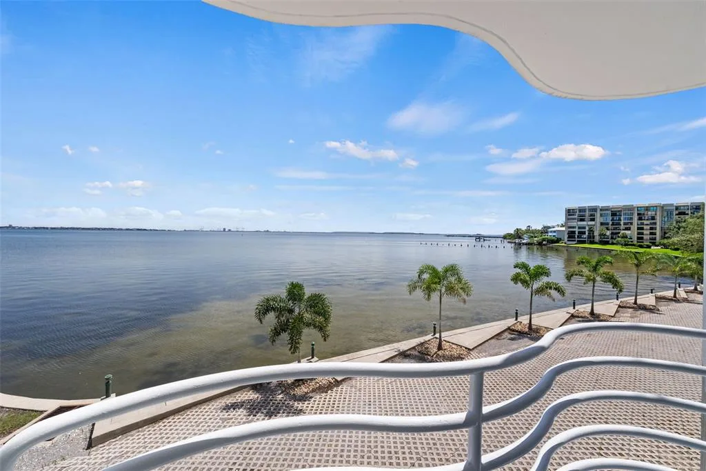 Bayshore On The Blvd A Co